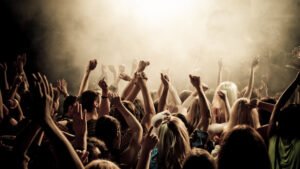 tumblr_static_concert-smoke-crowd-people-concert-music-youth-club-photos-crowd-cheering-the-mood-the-smoke-tools-136417-2560x1440