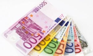 Fanned Euro notes