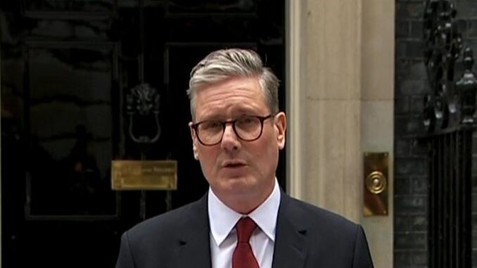 Mixed reactions to the UK banning social media for under-16s