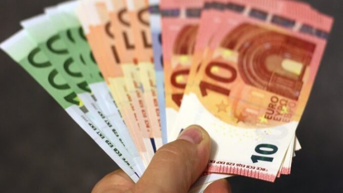 Thousands of social welfare recipients are now eligible for €160 payment as applications open